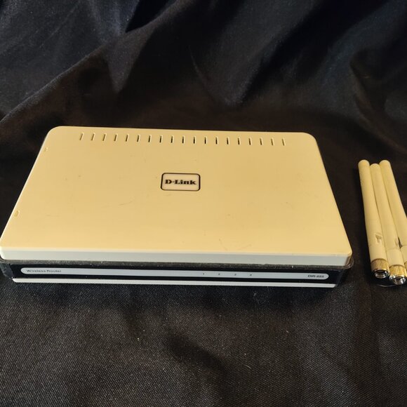 D-Link DIR-655 300 Mbps 4-Port Gigabit Wireless N Router / Bridge / Access port - Picture 2 of 3